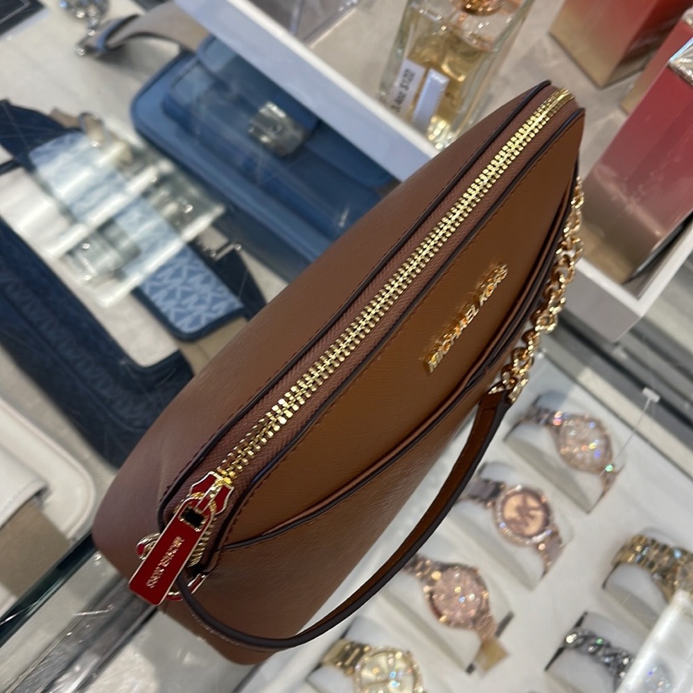 MICHAEL KORS
Jet Set Travel Medium Dome Crossbody Bag
Luggage 
NWT - Picture 4 of 16